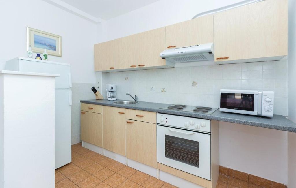Apartmani Cizmesija Tkon Luaran gambar